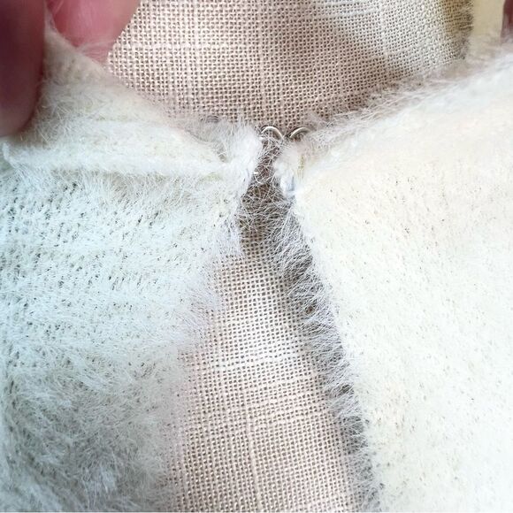 Calligraphie Soft Fuzzy Poncho Cape Sweater Ruffle Small - Picture 4 of 9